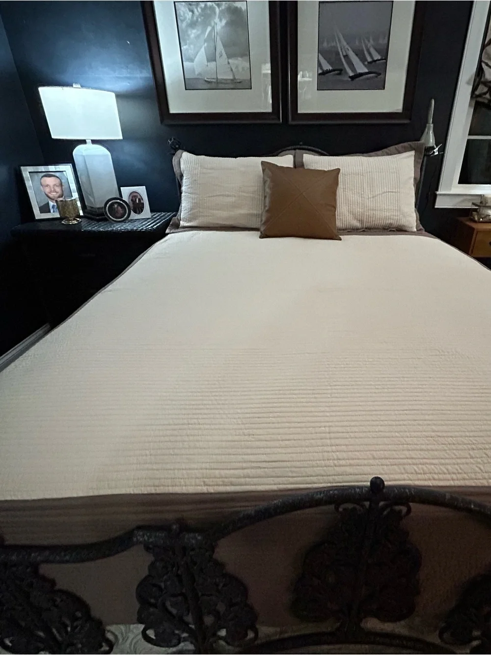 Tan & Brown Trim Queen Size Quilt with 2 Matching Queen Pillow Shams•Like New